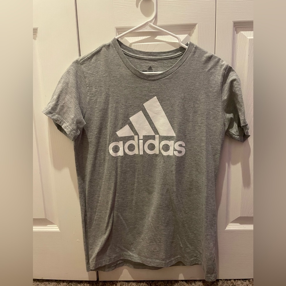 grey adidas amplifier tee